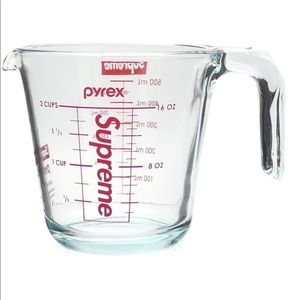 Supreme/Pyrex 2-Cup Measuring Cup